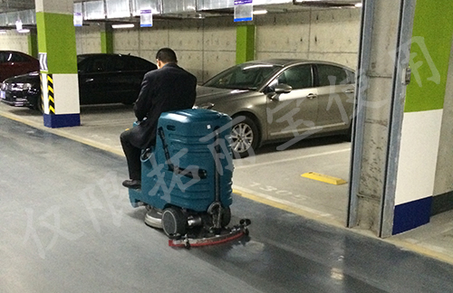 停車(chē)場(chǎng)適合用哪種洗地機(jī)